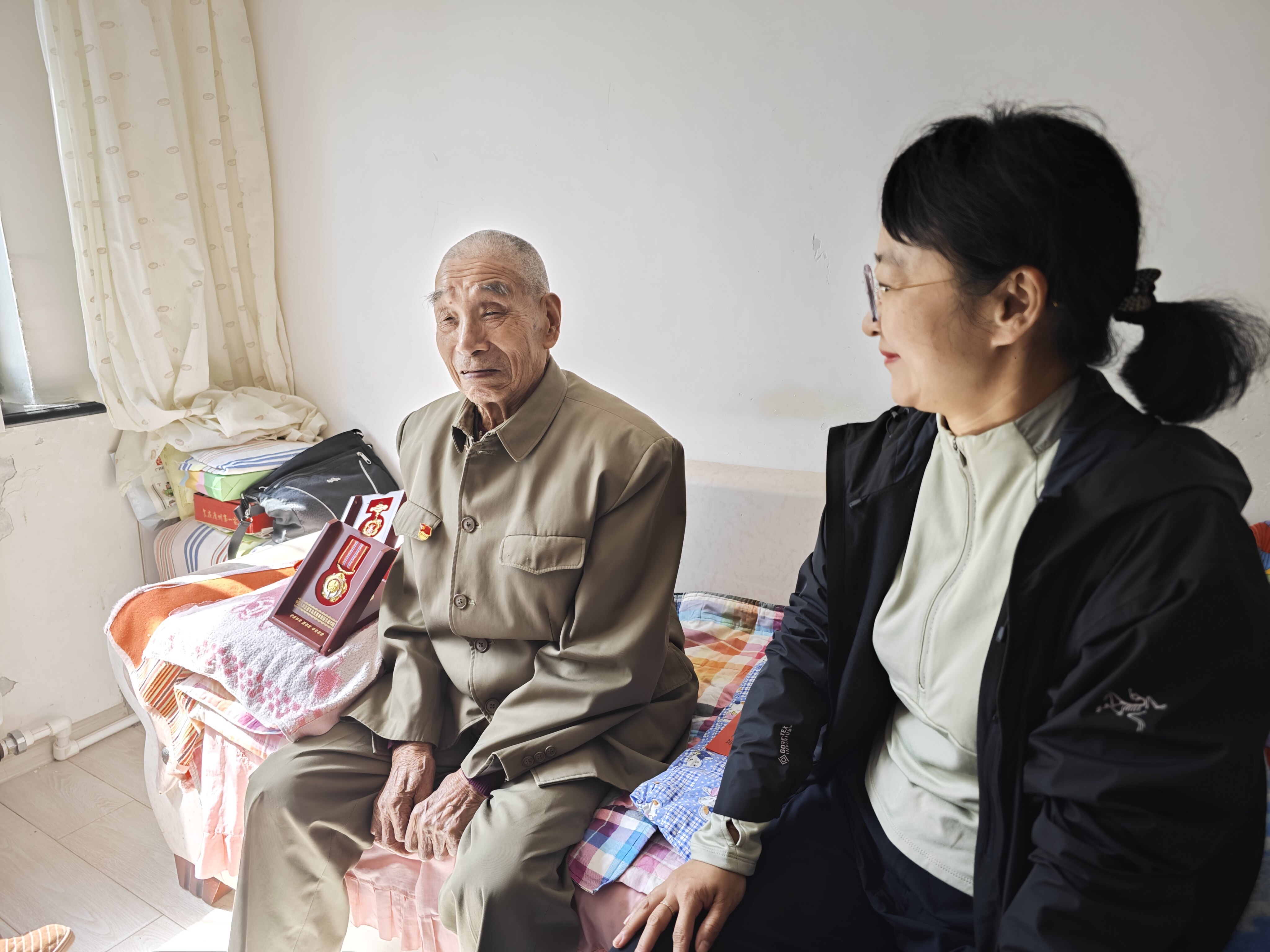 右一为吴晓慧