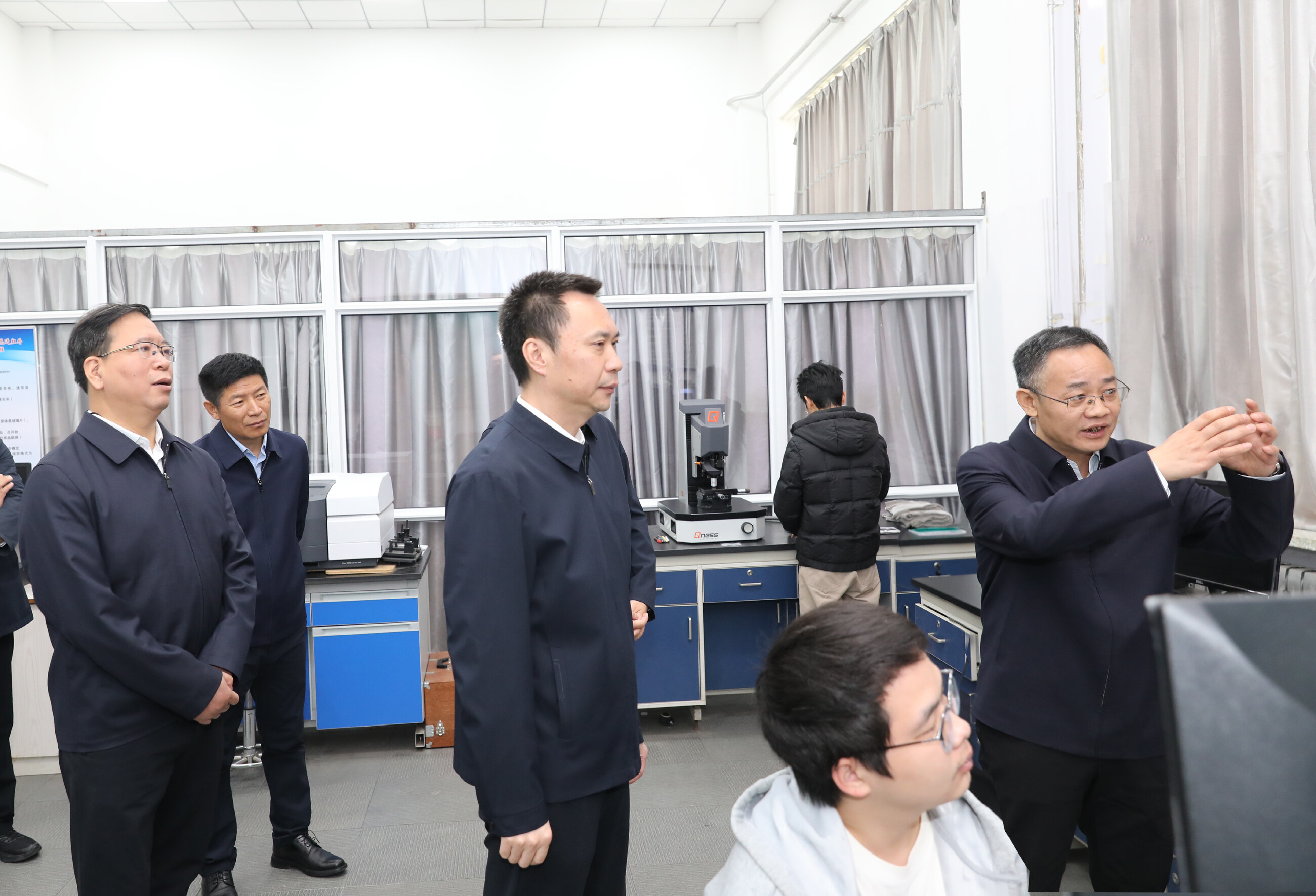 吴开华到辽宁科技大学千山湾钢铁实验室调研。 吴开华到辽宁科技大学千山湾钢铁实验室调研。