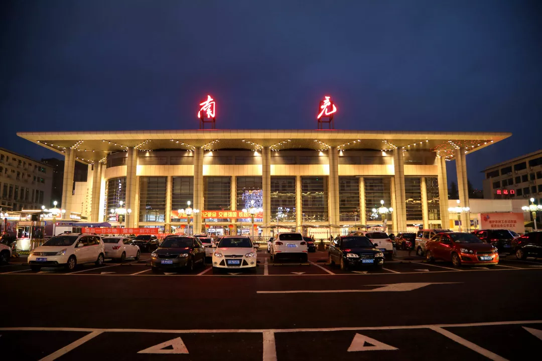 火车站之夜 七坪晨钟 暴风启智 希望的田野 火车北站的熊猫队长 嘉陵