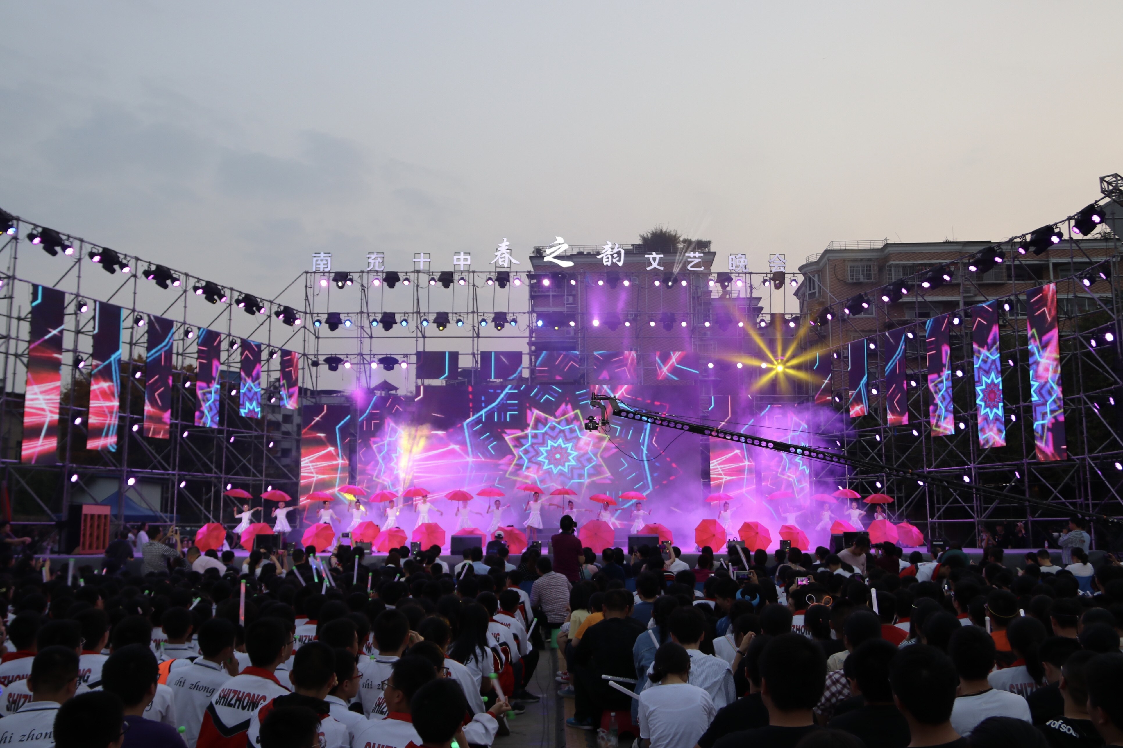 南充十中奏响"春之韵" 艺术之花开满校园