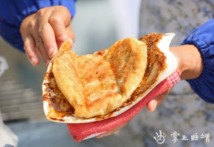 会泽美食】烧饵块和洋芋粑粑