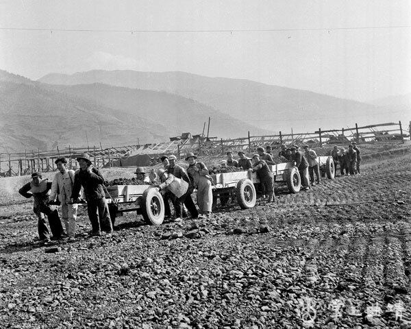 人力车运输。(资料照片) 人力车运输。(资料照片)