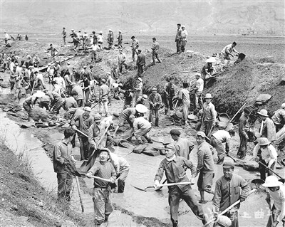 热火朝天的劳动场面。(资料照片) 热火朝天的劳动场面。(资料照片)