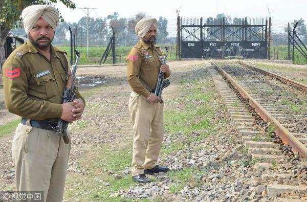 当地时间2019年2月28日，印度旁遮普邦警方在印巴边境巡逻。（视觉中国）