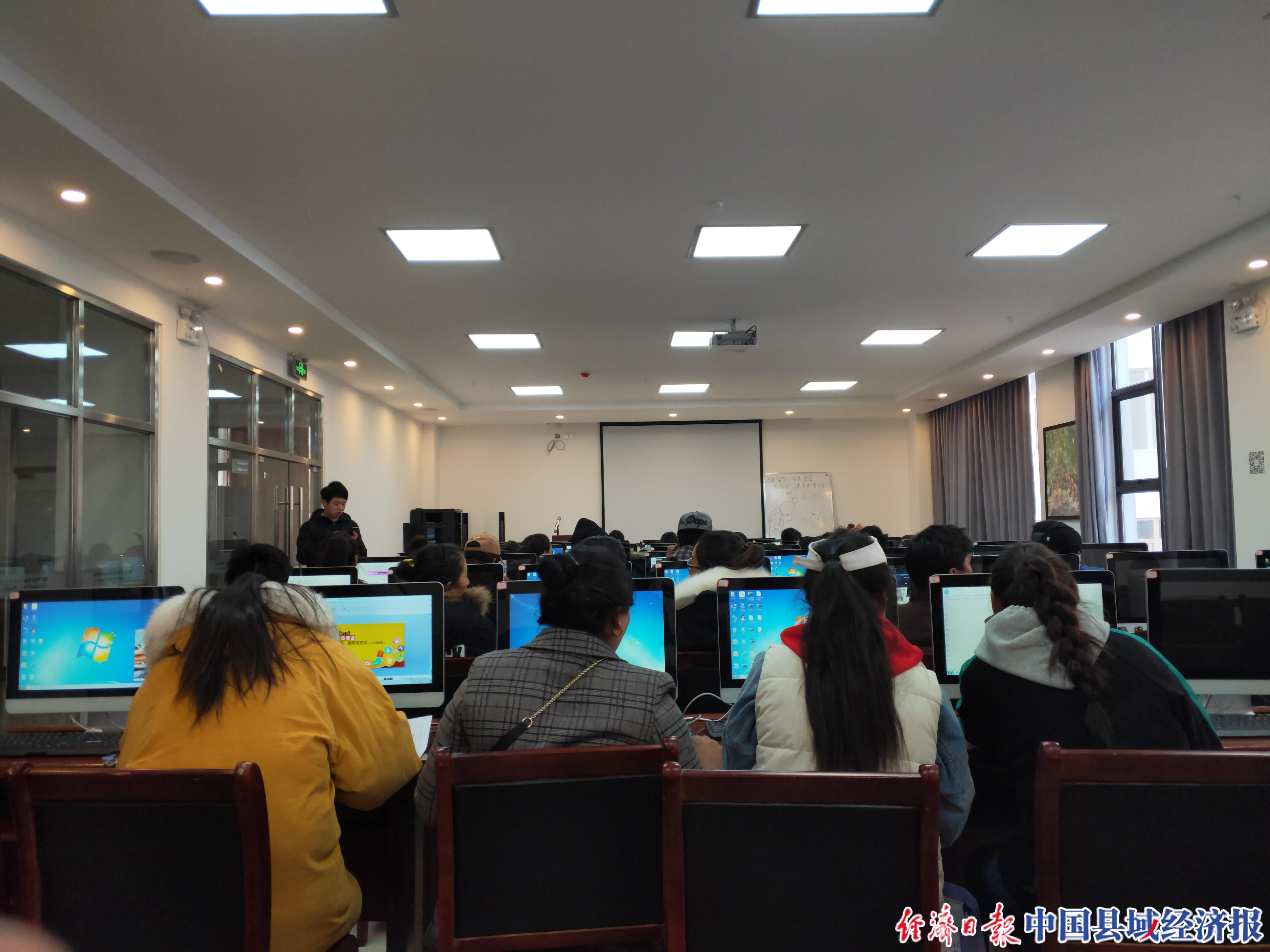 电子商务中心正在培训