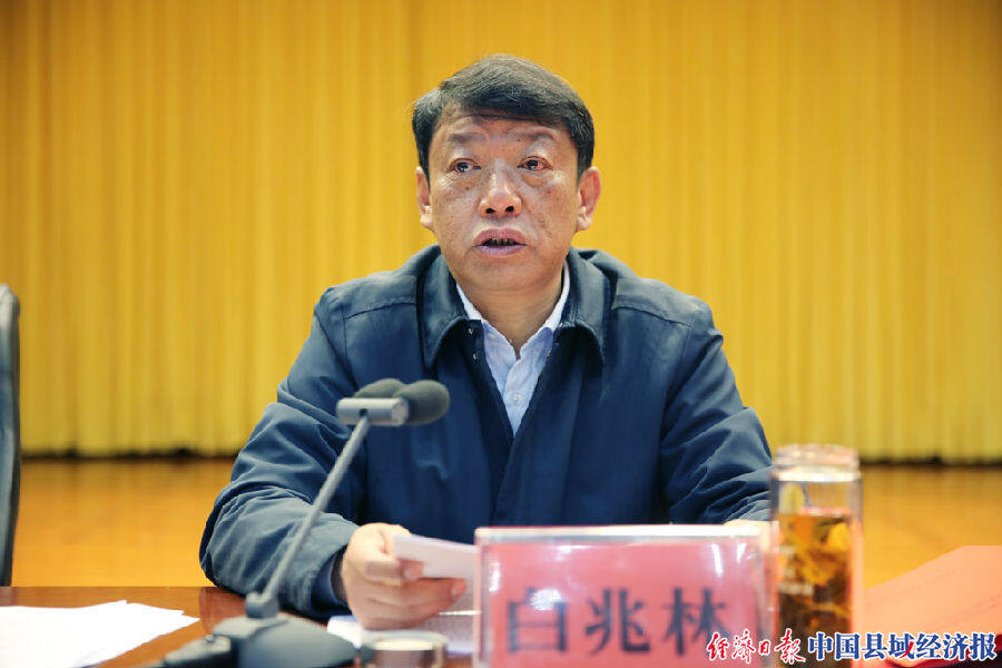 普洱市副市长,镇沅县委书记白兆林在会上通报了中央脱贫攻坚专项巡视
